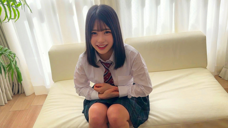 制服を脱いだら水着姿！？プリッと可愛いお尻の穴を大公開！清楚な美少女の恥じらい顔！の画像1